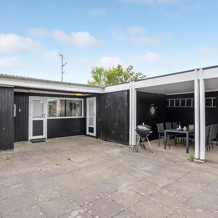 3 Bedroom Stunning Home In Hejls Hejls