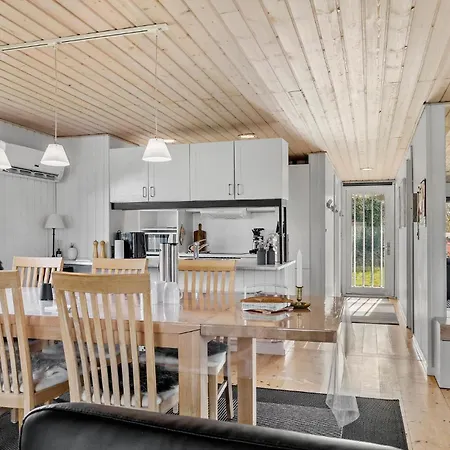 3 Bedroom Stunning Home In Hejls