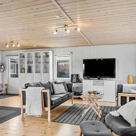 3 Bedroom Stunning Home In Hejls *